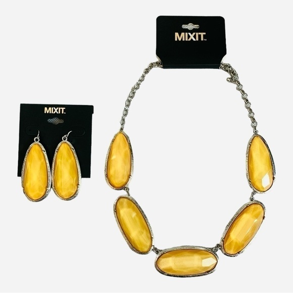 NWT Costume Jewelry Set MIXIT Chunky Yellow Silver Necklace & Earrings Set - Picture 2 of 6